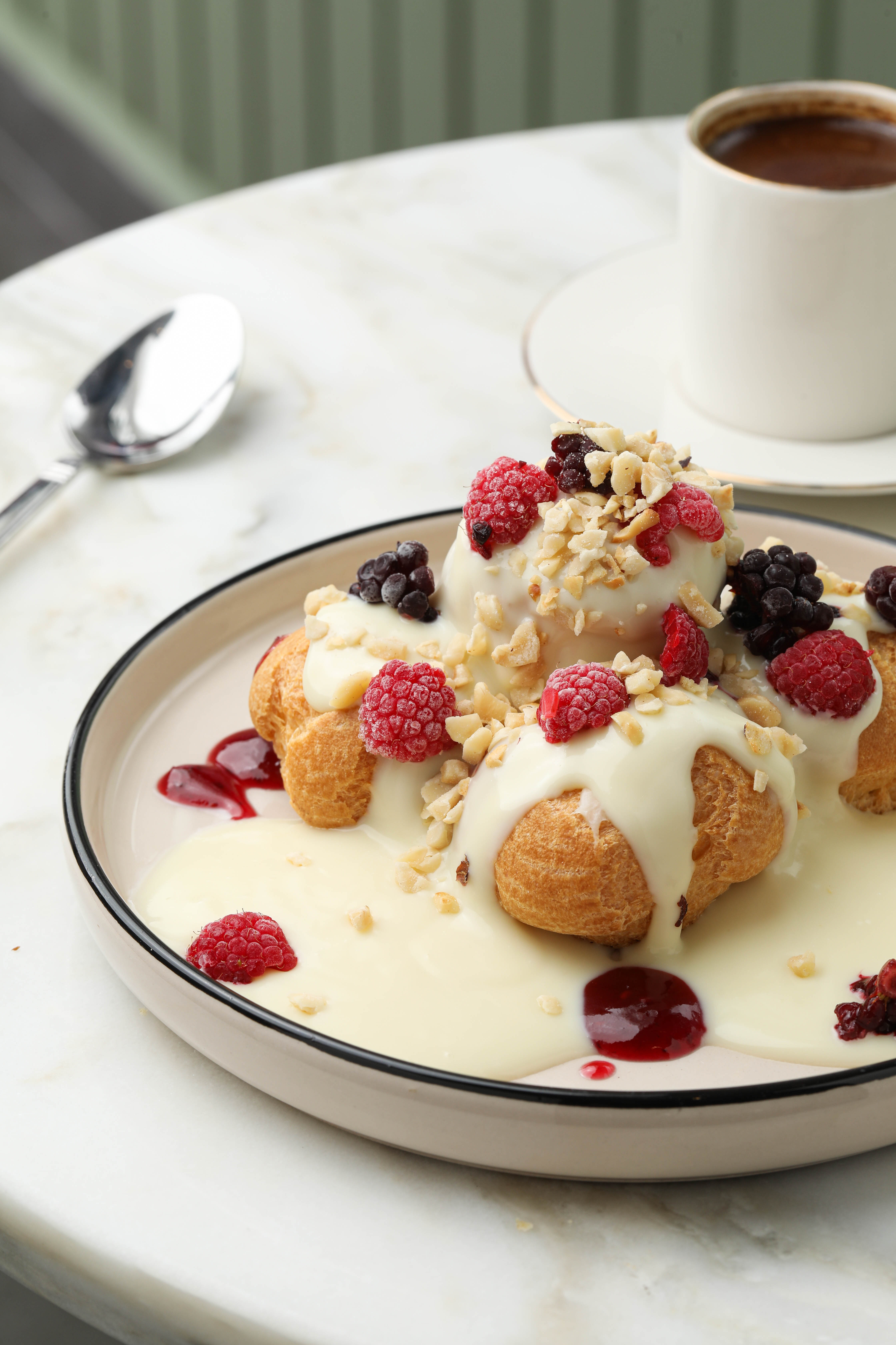 Orman Meyveli Profiterol